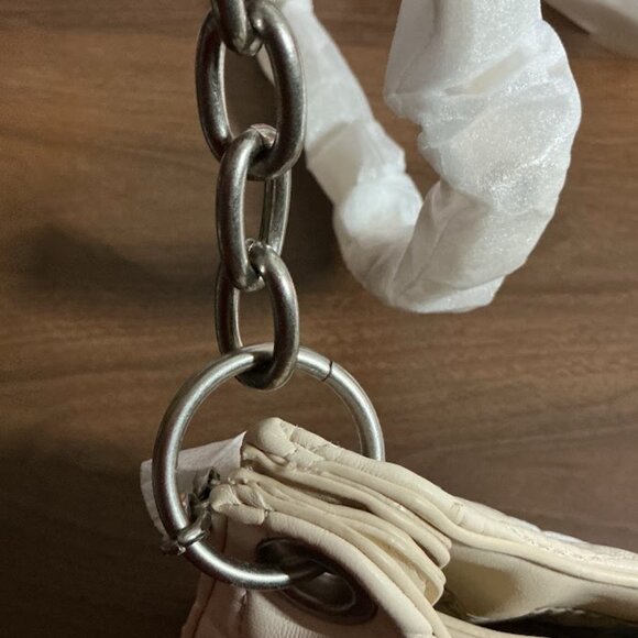 (READ DESCRIPTION!!!).  STEVE MADDEN QUILTED CREAM CROSS-BODY PURSE - Picture 4 of 8